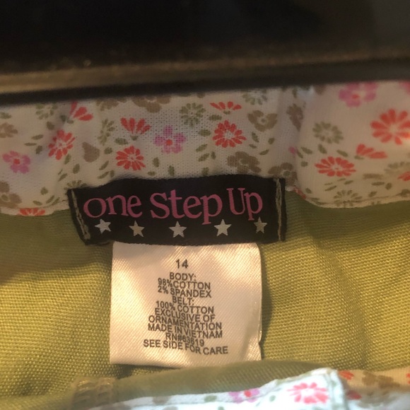 Girls Size 14 NWT Shorts Green Flower Belt NEW - Picture 4 of 4